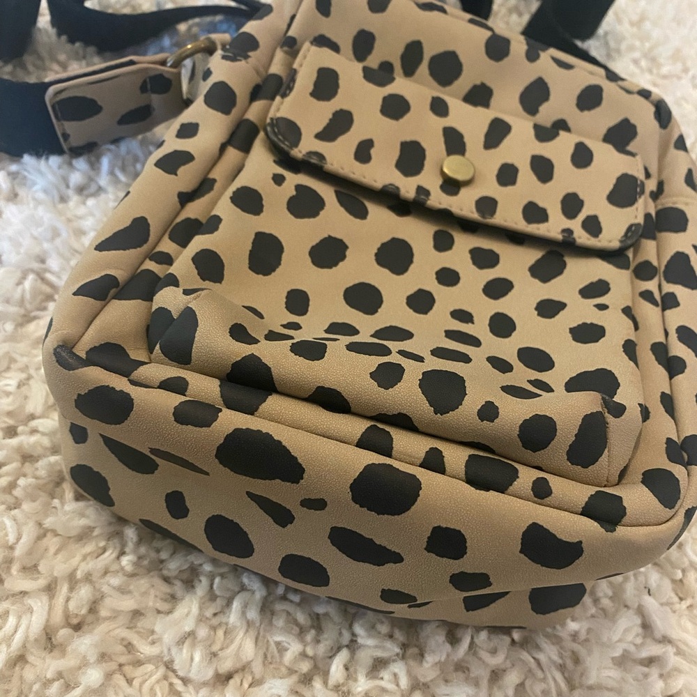 Universal Thread Crossbody - Picture 2 of 6